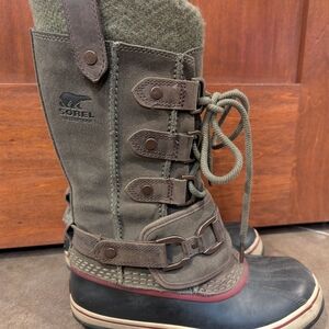 Sorel Olive and Dark Brown Lace-Up Boots Women's 7.5